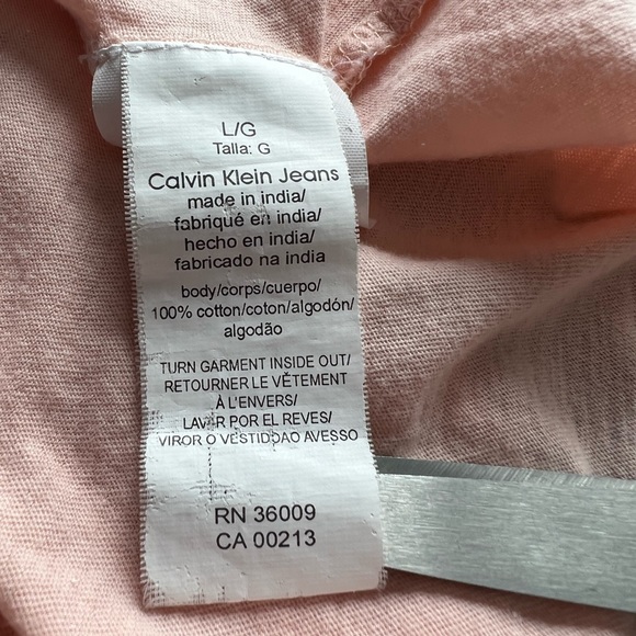 Calvin Klein Tee Shirt - Picture 8 of 9